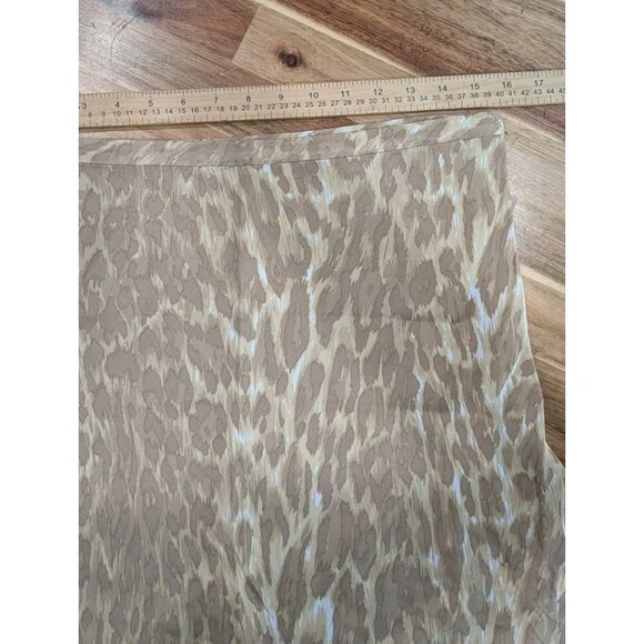 J McLaughlin Skirt Leopard Neutral Size 10 Lightweight Bias Cut Silky Feminine - Picture 8 of 9